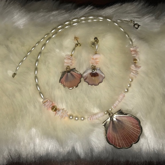 Hawaiian Necklace and Earring Set - Picture 1 of 2